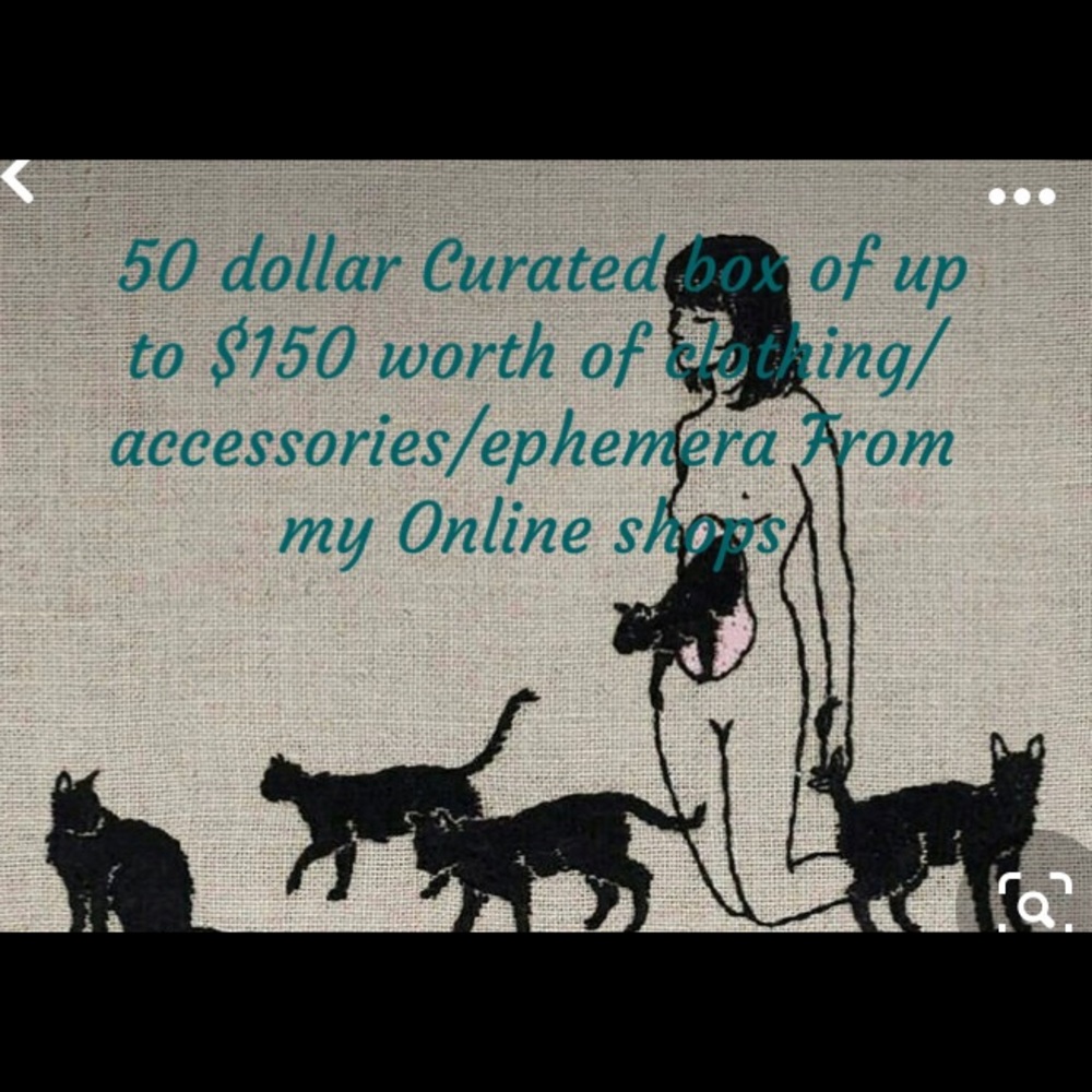 Curated box clothing/jewelry/accessories / shoes